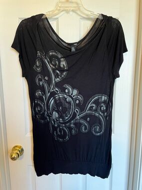 Women’s M Black H&M Tunic w/ Glossy Swirl Graphic